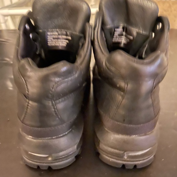 Size 5.5 used Nike boots black in color with no box - Picture 3 of 6